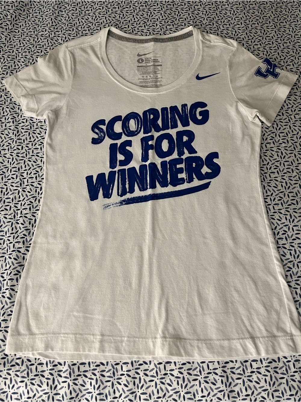 Nike scoopneck Tee University of Ky. Size large. Slim fit.
